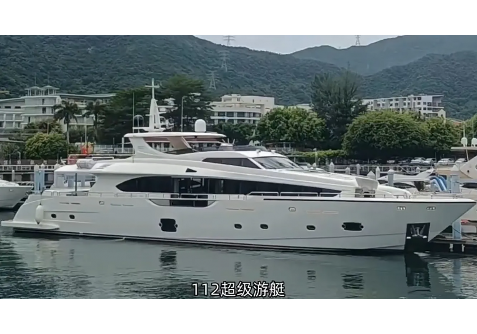 เรือตกปลาแบบเปิดประทุน (Center console)